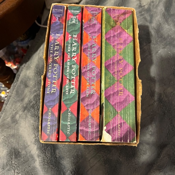 Harry Potters First 4 Adventures in Hogwarts - Picture 2 of 3